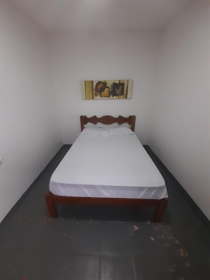 Perola House Hostel กัวรูจา ภายนอก รูปภาพ